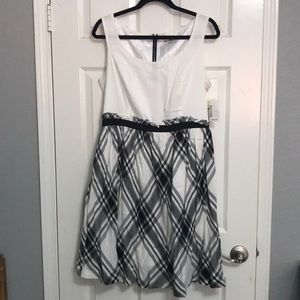 NWT Kenzie party dress. L white black plaid